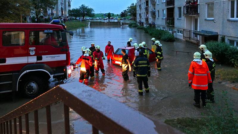 V Chrudimi Na Šancích vzniklo malé jezero. Silnice na Topol byla  zcela neprůjezdná