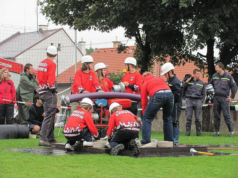 Čtyřiadvacátý ročník hasičské soutěže O pohár města Chrudimě se konal na hřišti za Vodojemem.