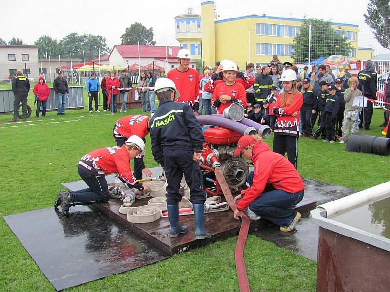 Čtyřiadvacátý ročník hasičské soutěže O pohár města Chrudimě se konal na hřišti za Vodojemem.