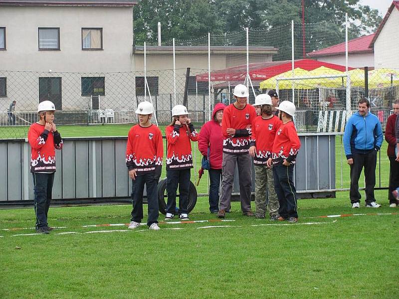 Čtyřiadvacátý ročník hasičské soutěže O pohár města Chrudimě se konal na hřišti za Vodojemem.