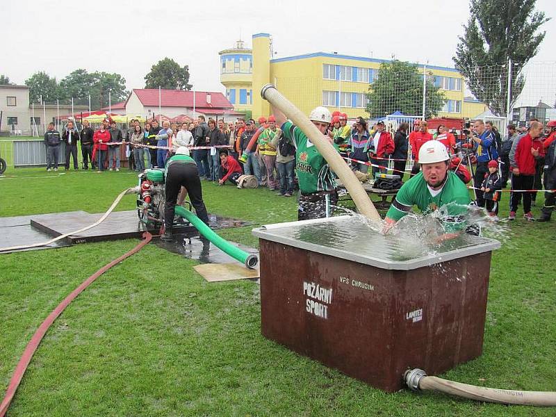 Čtyřiadvacátý ročník hasičské soutěže O pohár města Chrudimě se konal na hřišti za Vodojemem.