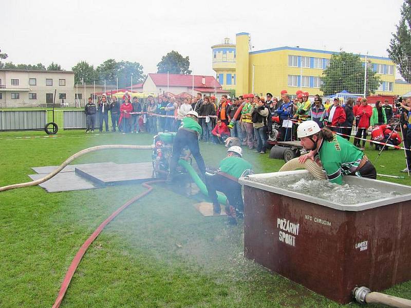 Čtyřiadvacátý ročník hasičské soutěže O pohár města Chrudimě se konal na hřišti za Vodojemem.