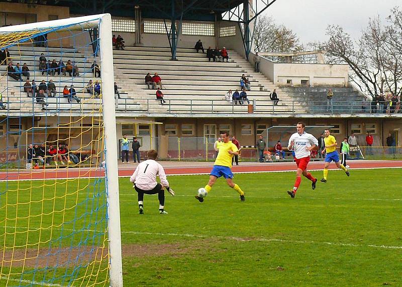 Z divizního utkání AFK Chrudim - Slovan Pardubice 6:1.