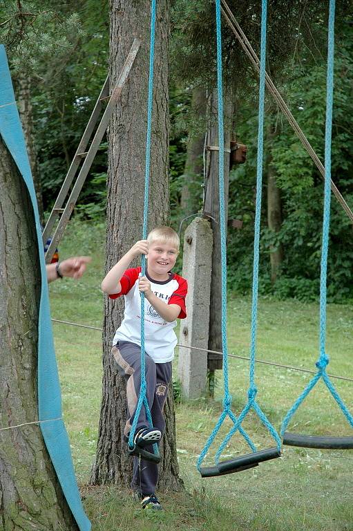 Děti, ale i dospělí se pobavili na kouplaišti Rychnov při zálesáckém odpoledni. 