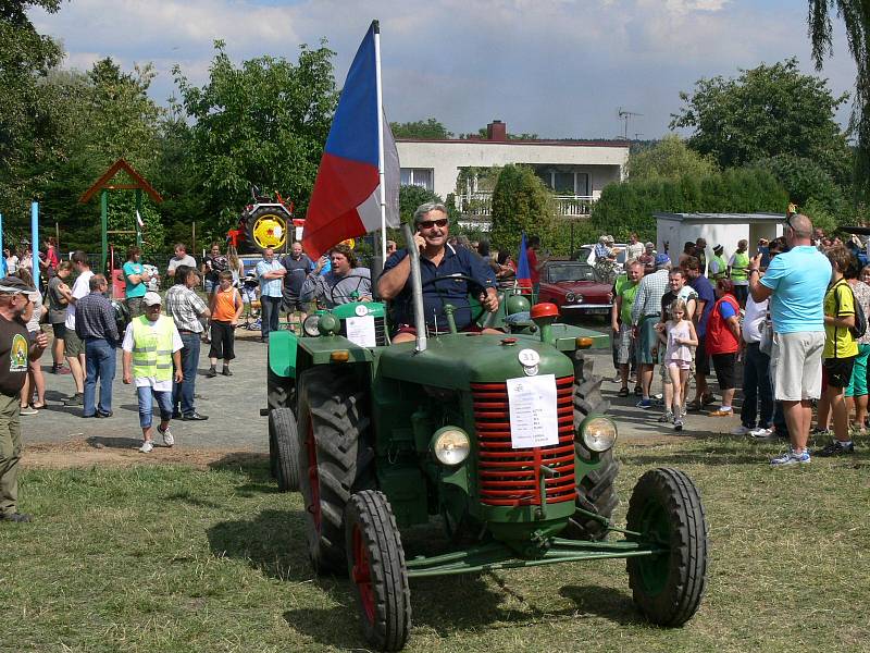 Na další ročník Železnohorského traktoru se do Žďárce u Seče sjelo 58 traktorů.