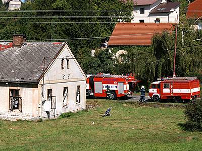 Požár domu pro sociálně nepřizpůsobivé občany v Malecké ulici si vyžádal život dvouletého chlapce.