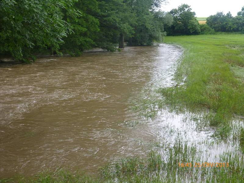 Záplavy na řece Doubravě 25. června 2013.