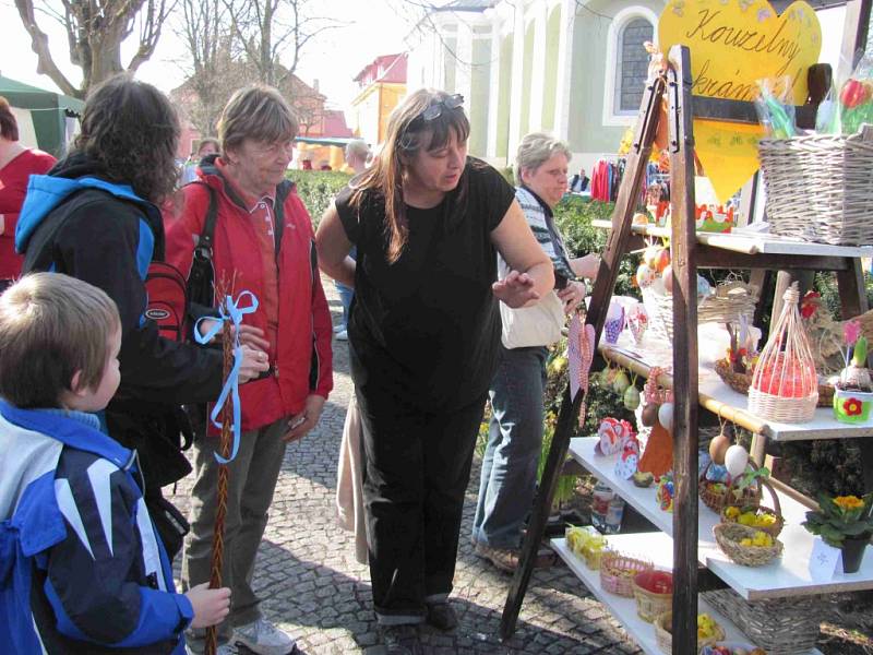 JARMARK V SEČI. Pořadatelé mohou být se sobotní akcí spokojeni, prodejci se do města v ranních hodinách sjeli z celé republiky 