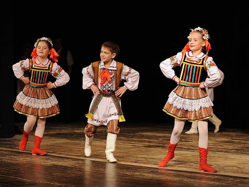 Desátý ročník Dětského mezinárodního folklorního festivalu Tradice Evropy zavítal do Divadla Karla Pippicha.