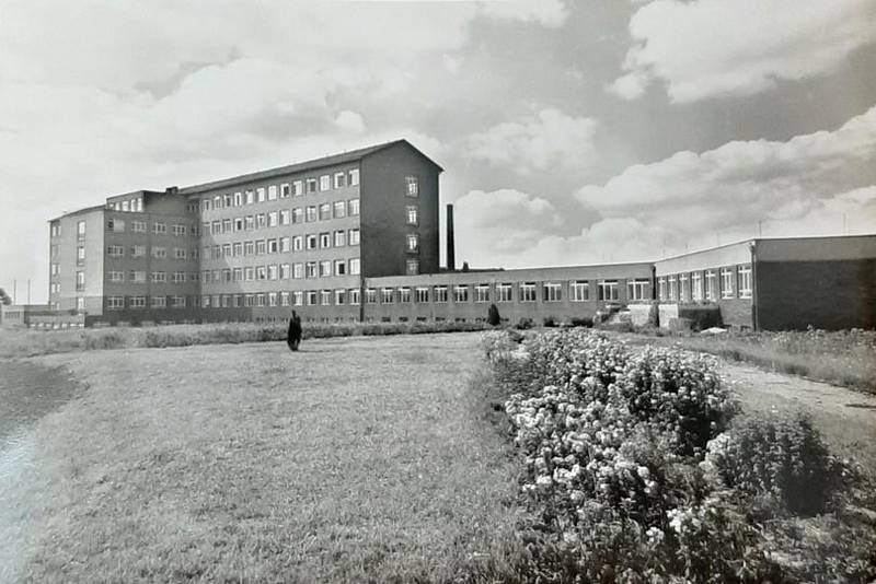 Nová moderní nemocnice v Chrudimi s 350 lůžky byla postavená za 31,5 miliónu korun a slavnostně se otevřela dne 31. srpna 1957. 