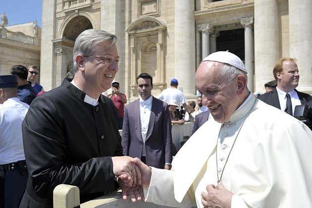 Díky trpělivosti, díky vstřícnosti a díky zásahu shůry se podařilo, že jsem se letos v červnu mohl setkat s papežem Františkem na Svatopetrském náměstí ve Vatikánu,