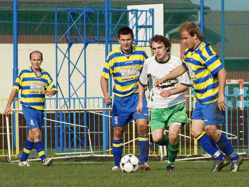 Z fotbalového derby Skuteč - Hlinsko 0:0.