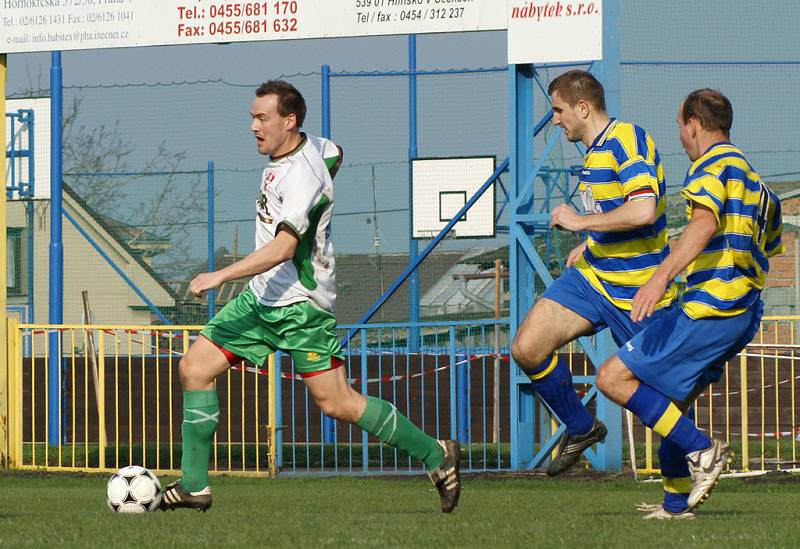 Z fotbalového derby Skuteč - Hlinsko 0:0.