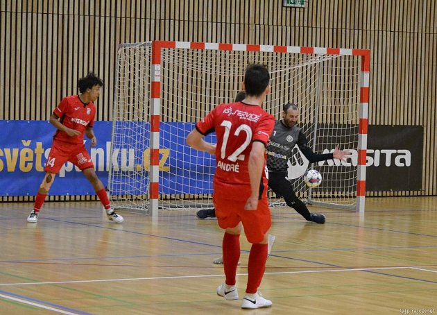 Andrého hattrick přiblížil chrudimské futsalisty k semifinále