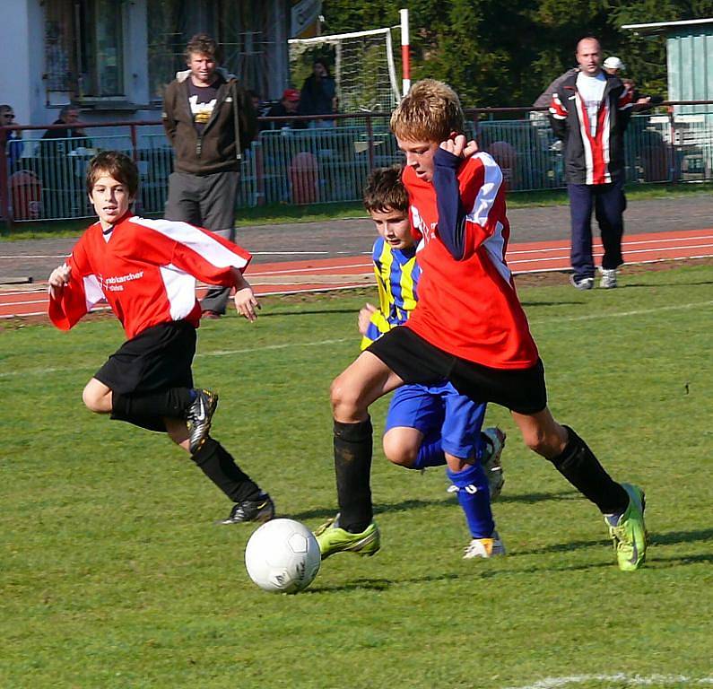 Starší a mladší žáci AFK Chrudim B hráli ve Slatiňanech s Chocní.  Starší žáci vyhráli 3:0, mladší hráli 1:4.