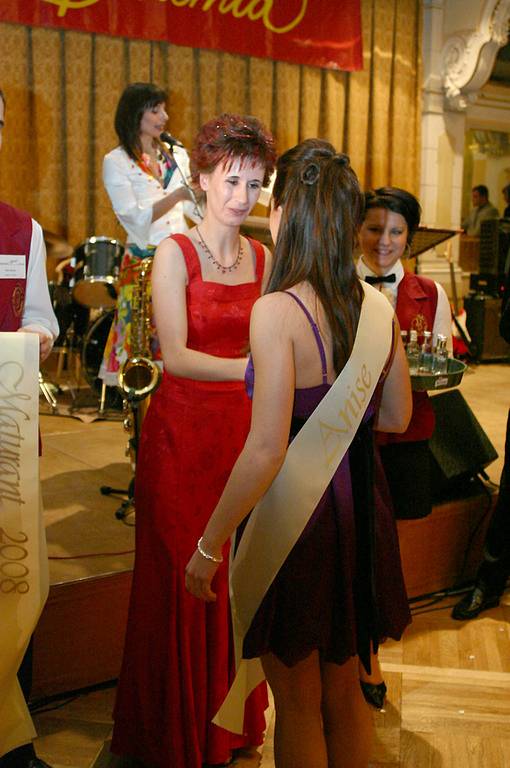 Maturitní ples Hotelové školy Bohemia v Chrudimi.