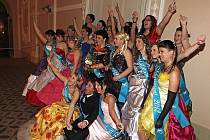 Ples Střední školy zdravotnické a sociální v Chrudimi pobavil studenty i jejich rodiče. 