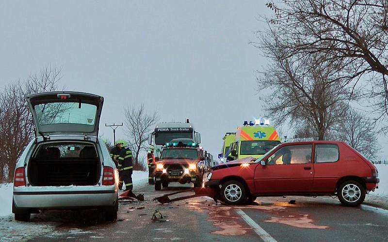 Několik  lidí bylo zraněno při nehodě mezi Kočím a Hrochovým Týncem v pondělí 3. ledna 2011.