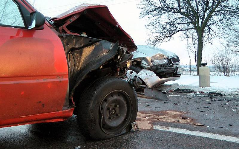 Několik lidí bylo zraněno při nehodě mezi Kočím a Hrochovým Týncem v pondělí 3. ledna 2011.
