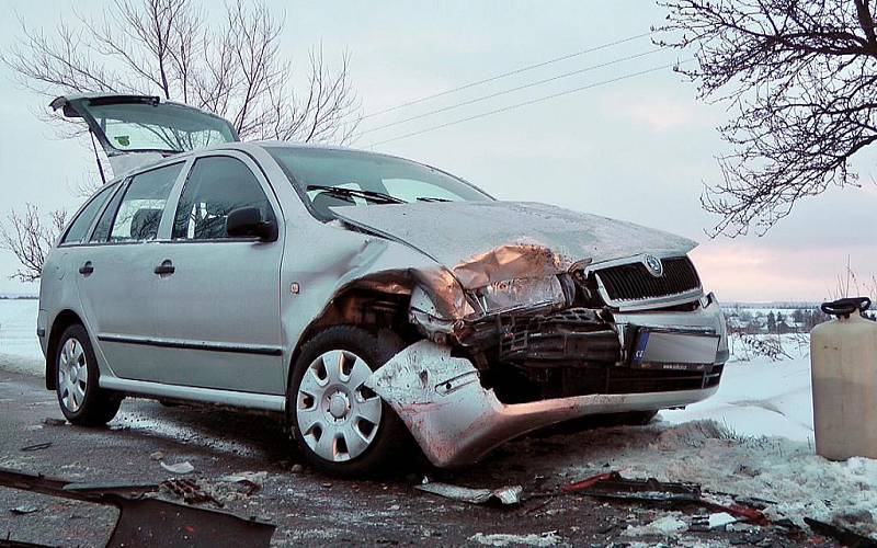 Několik lidí bylo zraněno při nehodě mezi Kočím a Hrochovým Týncem v pondělí 3. ledna 2011.