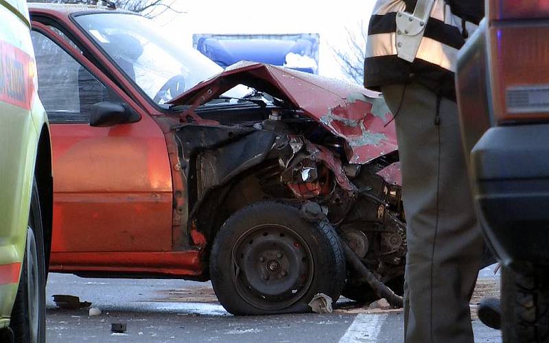 Několik  lidí bylo zraněno při nehodě mezi Kočím a Hrochovým Týncem v pondělí 3. ledna 2011.