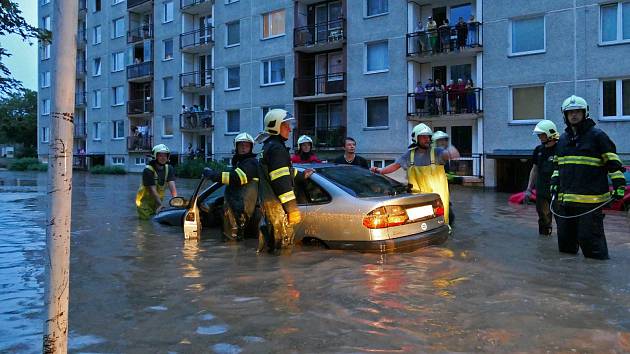 V Chrudimi Na Šancích vzniklo malé jezero. Silnice na Topol byla  zcela neprůjezdná