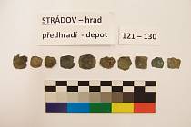 Fragmenty z nalezené penězokazecké dílny