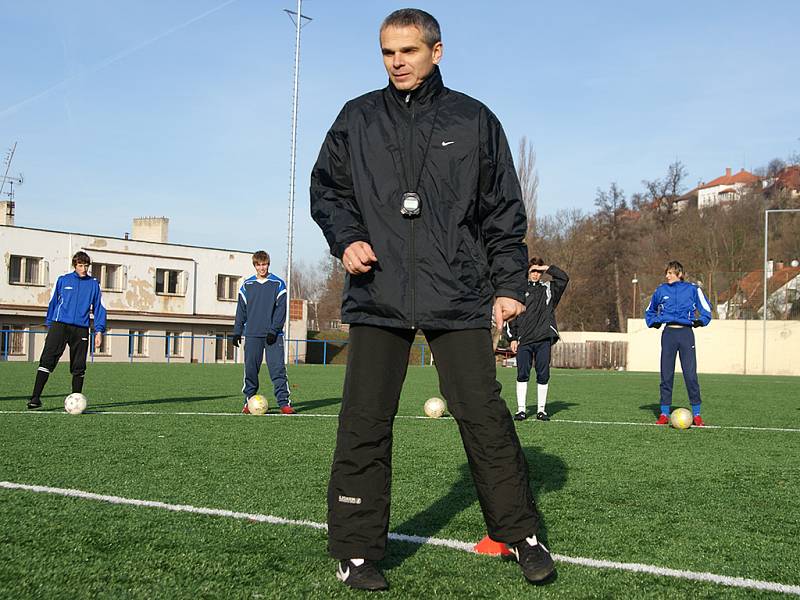 Trenér Vítězslav Lavička absolvoval v Chrudimi ukázkový trénink a následnou besedu se studenty Pedagogického lycea se sportovním zaměřením při SOU a SOŠ Bohemia Chrudim.