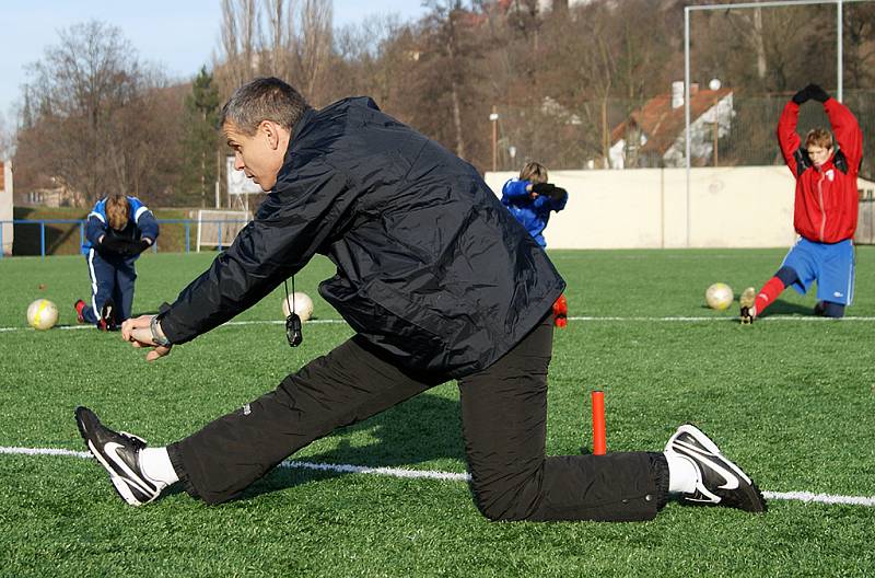 Trenér Vítězslav Lavička absolvoval v Chrudimi ukázkový trénink a následnou besedu se studenty Pedagogického lycea se sportovním zaměřením při SOU a SOŠ Bohemia Chrudim.