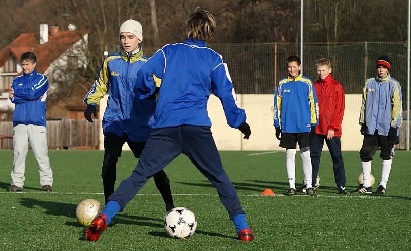 Trenér Vítězslav Lavička absolvoval v Chrudimi ukázkový trénink a následnou besedu se studenty Pedagogického lycea se sportovním zaměřením při SOU a SOŠ Bohemia Chrudim.