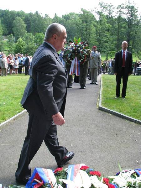 Stovky lidí si v Ležákách připomněly vypálení osady nacisty.