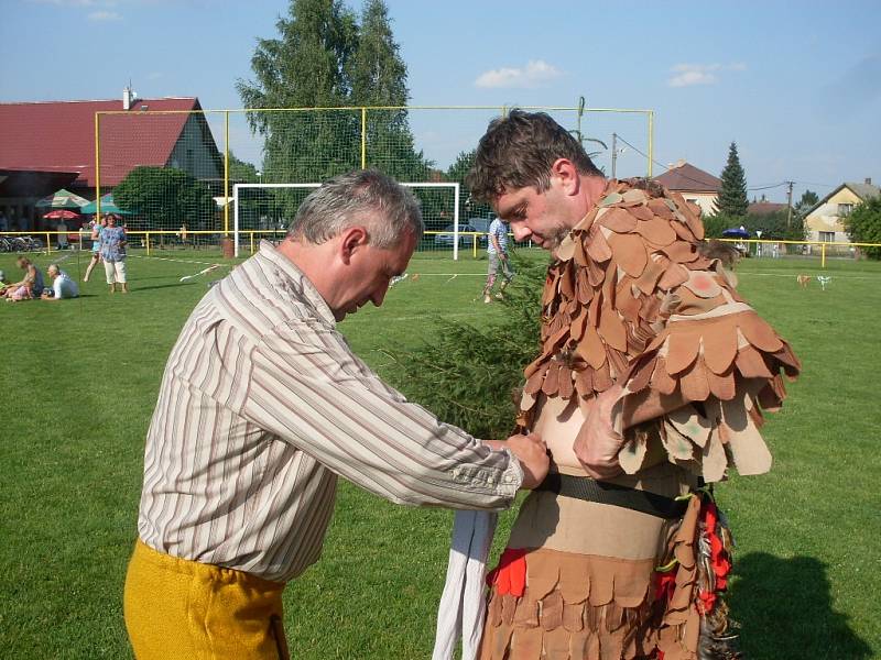 Stínání kohouta má v Načešicích mnohaletou tradici. 