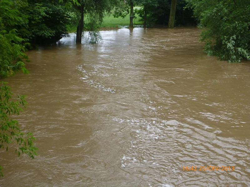 Záplavy na řece Doubravě 25. června 2013.