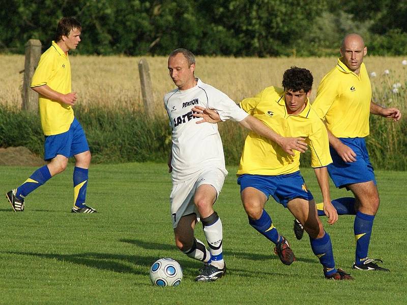 Přípravné derby AFK Chrudim - SK Chrudim 7:0.