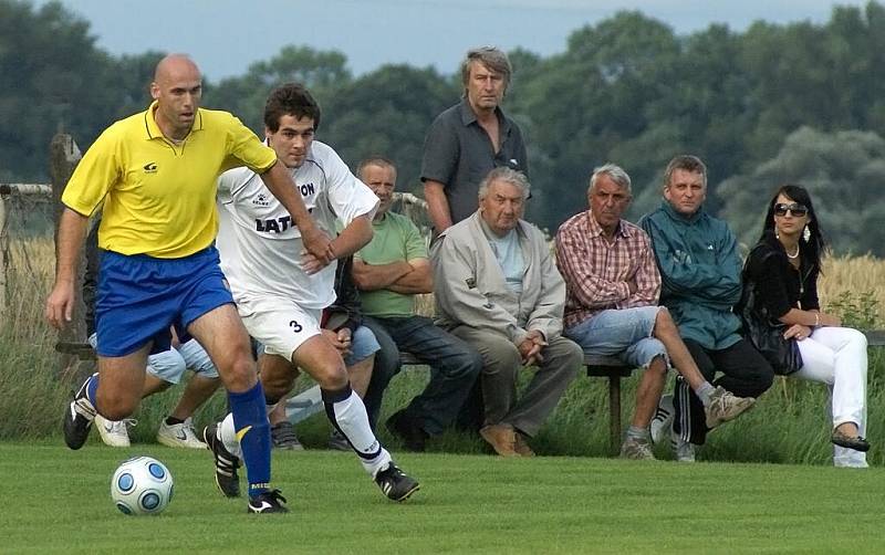 Přípravné derby AFK Chrudim - SK Chrudim 7:0.