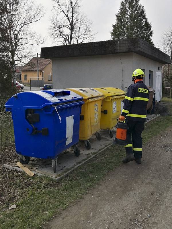 Perné dny zažívají i hasiči ze Žlebských Chvalovic