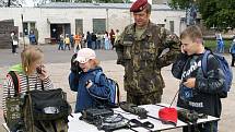 Vojáci připravili na letišti pro děti dětský den.
