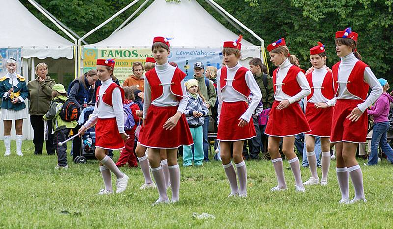 BAMBIRIÁDA 2009. Přehlídka volnočasových aktivit pro děti a mládež v chrudimském parku Střelnice propukla ve čtvrtek.