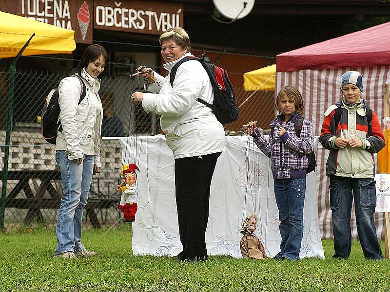 Bambiriáda 2010 začala v nových prostorách na chrudimském letním kouplaišti prvním dnem.