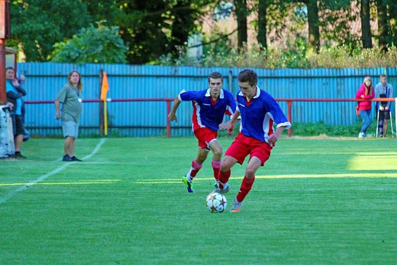 Z utkání I. A třídy ve fotbale Heřmanův Městec - Přelouč 3:0 (1:0).