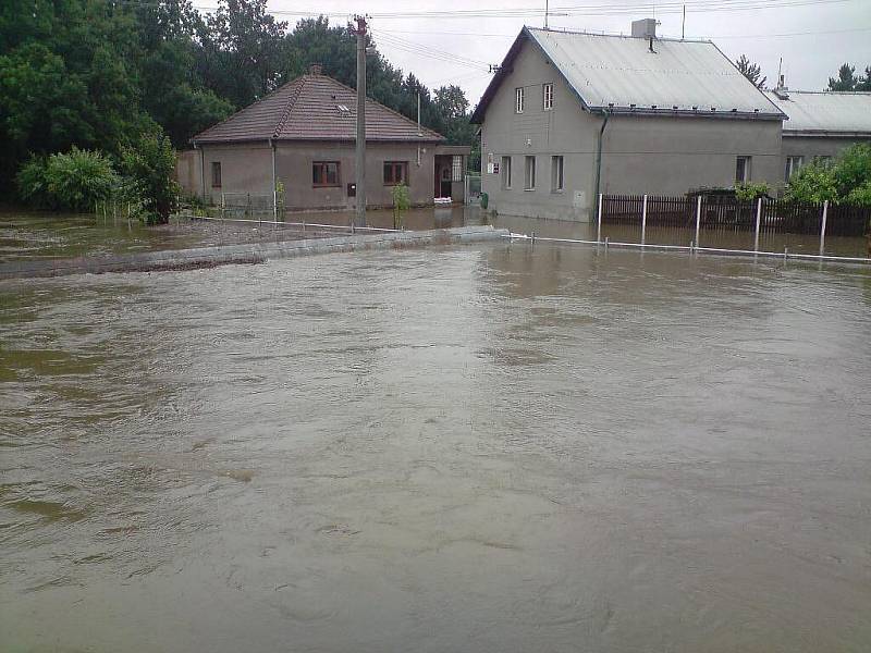 Zaplavený Hrochův Týnec: stav v neděli 18. července mezi 14:30 až 15:00