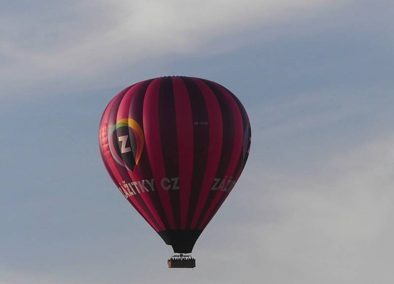 Zážitkový horkovzdušný balón odstartoval z Ploché dráhy v Chrudimi 2. srpna 2022.