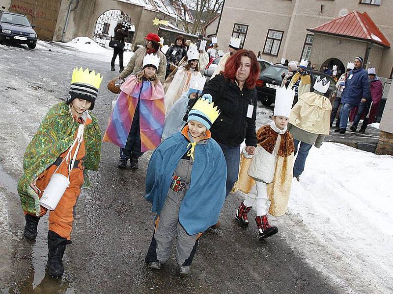 TŘI KRÁLOVÉ prošli Hlinskem  a jeho okolím v režii České katolické charity. . I když ještě neznáme přesnou výši vybrané částky, je jisté, že lidé byli štědří a rádi přispěli do celostátní sbírky