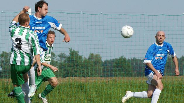 Hlinsko zvítězilo v dalším utkání krajského přeboru v derby ve Stolanech 3:1.