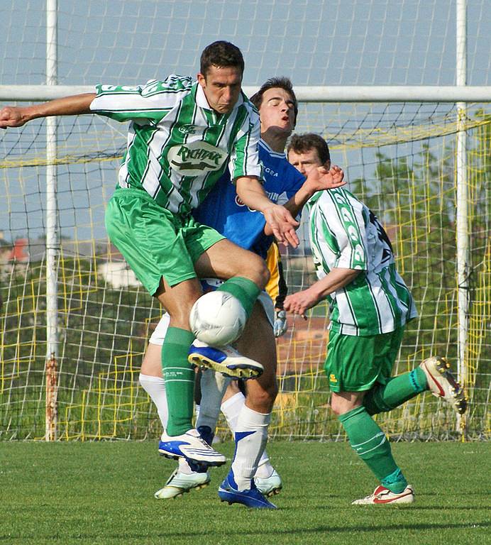 Hlinsko zvítězilo v dalším utkání krajského přeboru v derby ve Stolanech 3:1.