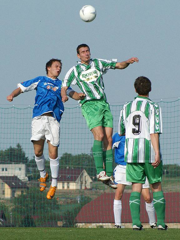 Hlinsko zvítězilo v dalším utkání krajského přeboru v derby ve Stolanech 3:1.