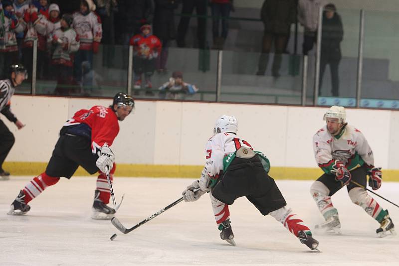 Ze druhého zápasu čtvrtfinále play off O Přeborníka kraje  Hlinsko - Chrudim 3:7 (2:1, 1:2, 0:4).