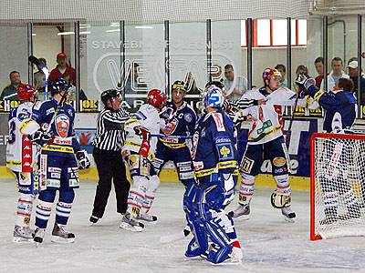 Utkání Tipsport Hockey Cupu Pardubice Liberec na chrudimském zimním stadionu.