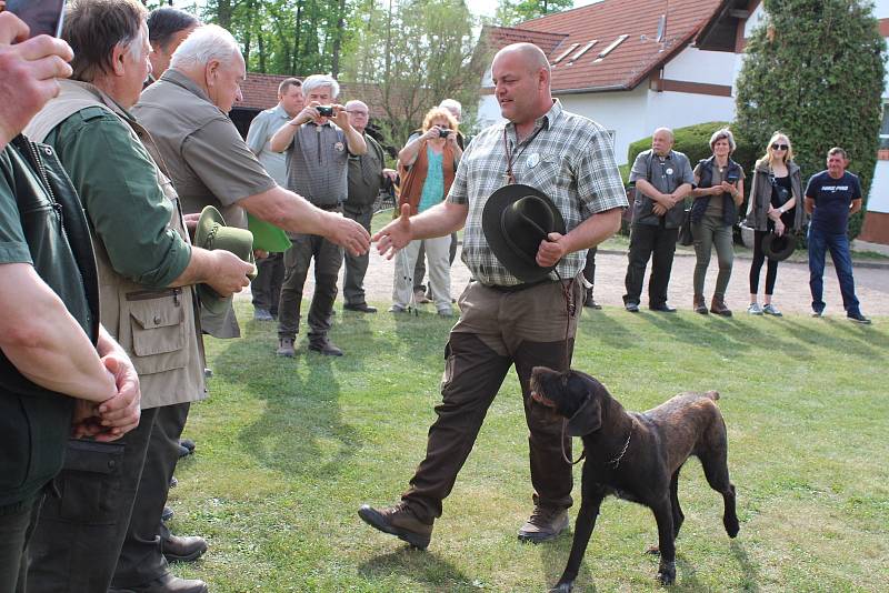 V sobotu se konal turnaj mysliveckých psů o Putovní pohár hejtmana Pardubického kraje v penzionu Kolesa vedle Kladrub na Pardubicku.