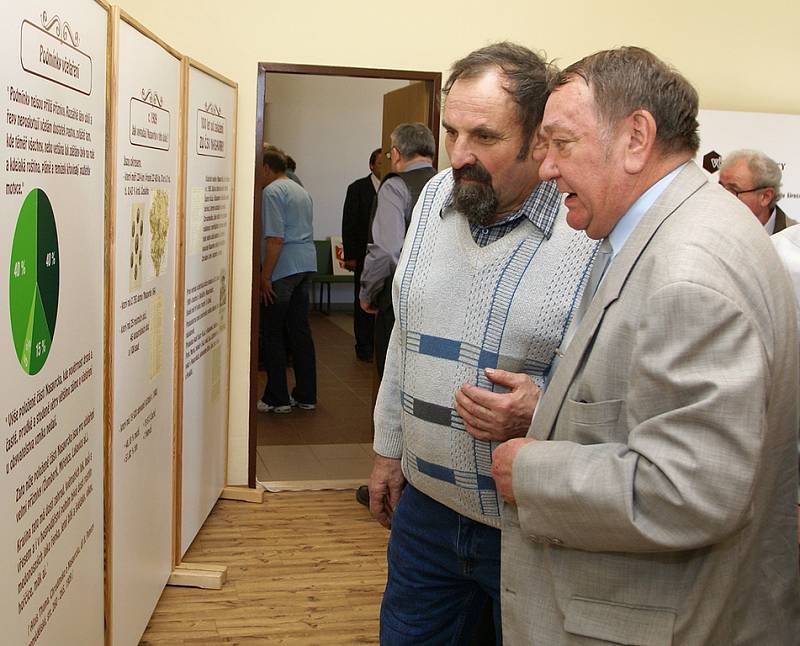 Slavnostní schůze k 100. výročí založení včelařského spolku v Nasavrkách.
